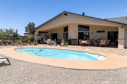 Exterior - 16058 Venango, Apple Valley, CA 92307 photo 11 of 16