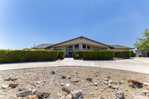 Exterior - 16058 Venango, Apple Valley, CA 92307 photo 15 of 16