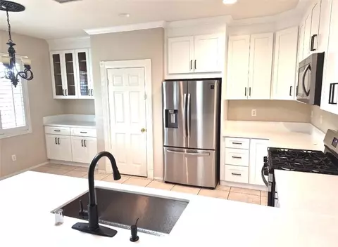Kitchen - 17886 Robusta, Riverside, CA 92503 photo 9 of 10