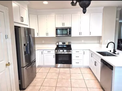 Kitchen - 17886 Robusta, Riverside, CA 92503 photo 1 of 10