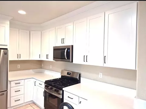 Kitchen - 17886 Robusta, Riverside, CA 92503 photo 4 of 10