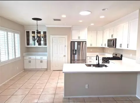Kitchen - 17886 Robusta, Riverside, CA 92503 photo 7 of 10
