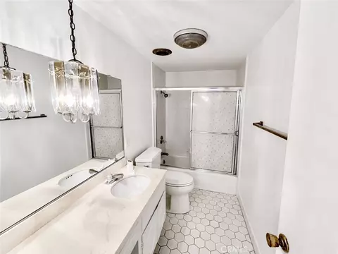 Bath - 139 E Cypress, Redlands, CA 92373 photo 4 of 5
