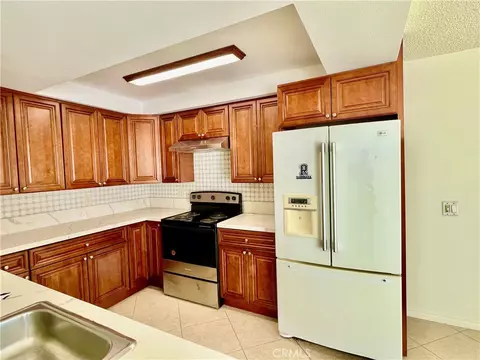 Kitchen - 139 E Cypress, Redlands, CA 92373 photo 2 of 3