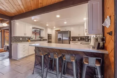 Kitchen - 649 St Moritz, Big Bear Lake, CA 92315 photo 2 of 5