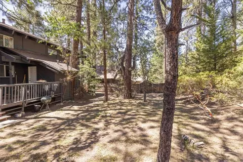 Exterior - 649 St Moritz, Big Bear Lake, CA 92315 photo 8 of 10