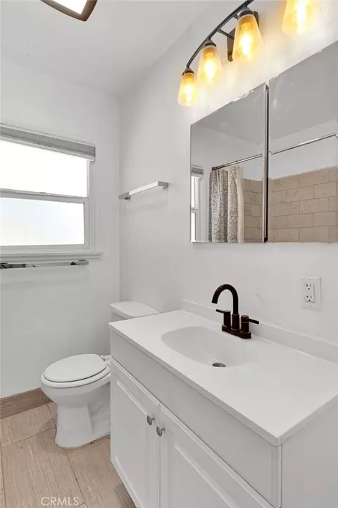Bath - 647 E 21st, San Bernardino, CA 92404 photo 2 of 4