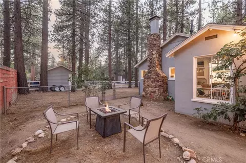 Exterior - 541 Timber Ln, Big Bear Lake, CA 92315 photo 5 of 8