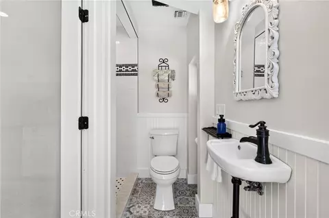 Bath - 1056 San Jacinto, Redlands, CA 92373 photo 1 of 7