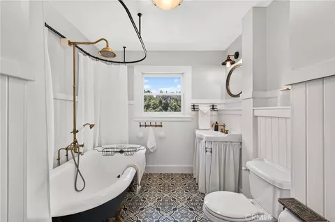 Bath - 1056 San Jacinto, Redlands, CA 92373 photo 3 of 7