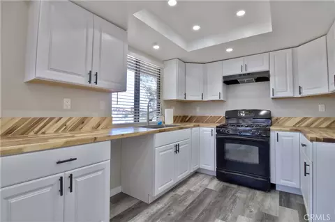 Kitchen - 40570 159th St E, Lancaster, CA 93535 photo 2 of 3