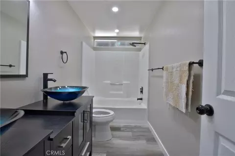 Bath - 40570 159th St E, Lancaster, CA 93535 photo 4 of 5