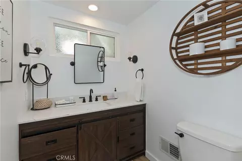Bath - 1308 Sequoia, Lake Arrowhead, CA 92352 photo 3 of 4