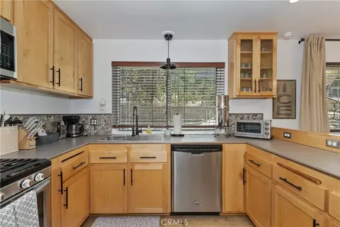 Kitchen - 1308 Sequoia, Lake Arrowhead, CA 92352 photo 3 of 3