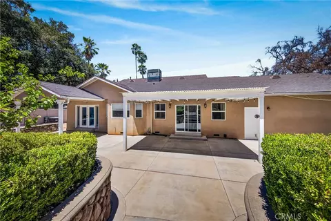 Exterior - 21 W Hilton Ave, Redlands, CA 92373 photo 4 of 10