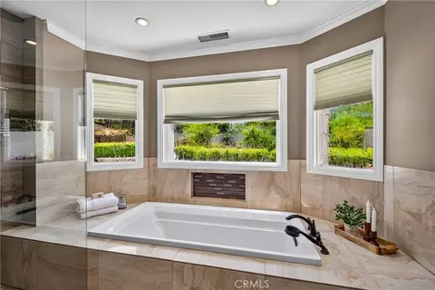Bath - 21 W Hilton Ave, Redlands, CA 92373 photo 3 of 6