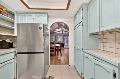 Kitchen - 1039 Lausanne, Crestline, CA 92325 photo 3 of 3