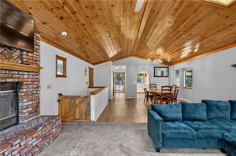 Entry Way - 1039 Lausanne, Crestline, CA 92325 photo 2 of 2