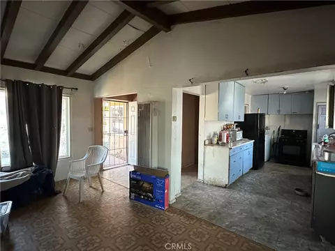 122 E Pioneer Ave, Redlands, CA 92374 photo 5