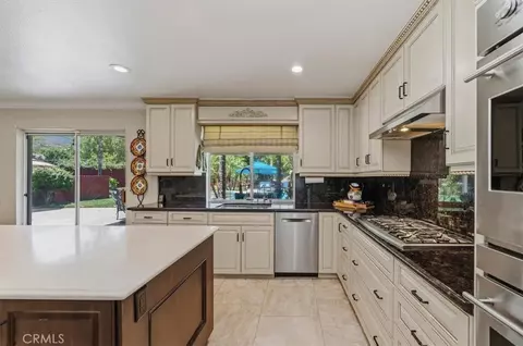 Kitchen - 3256 Stargate Dr, Corona, CA 92882 photo 4 of 5