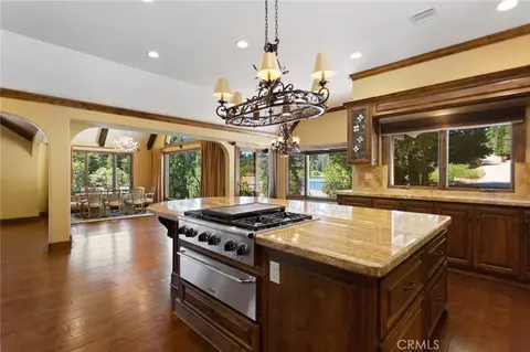 Kitchen - 801 Brentwood, Lake Arrowhead, CA 92352 photo 5 of 5