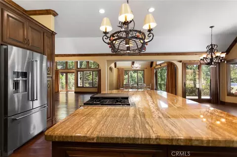 Kitchen - 801 Brentwood, Lake Arrowhead, CA 92352 photo 4 of 5