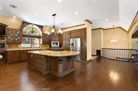 Kitchen - 801 Brentwood, Lake Arrowhead, CA 92352 photo 3 of 5