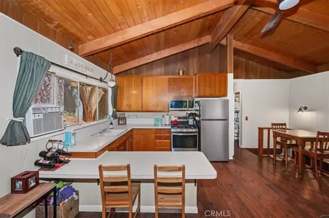 Kitchen - 1069 Jungfrau Dr, Crestline, CA 92325 photo 3 of 4