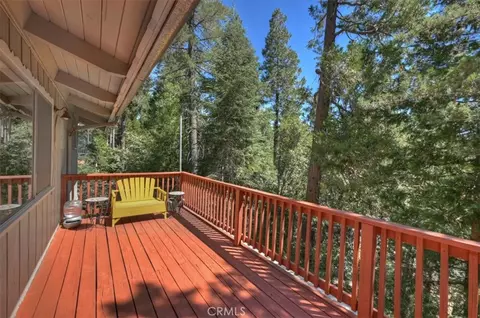 Exterior - 1069 Jungfrau Dr, Crestline, CA 92325 photo 6 of 8