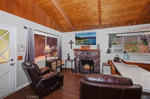Living - 1069 Jungfrau Dr, Crestline, CA 92325 photo 3 of 4