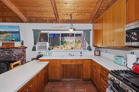 Kitchen - 1069 Jungfrau Dr, Crestline, CA 92325 photo 1 of 4
