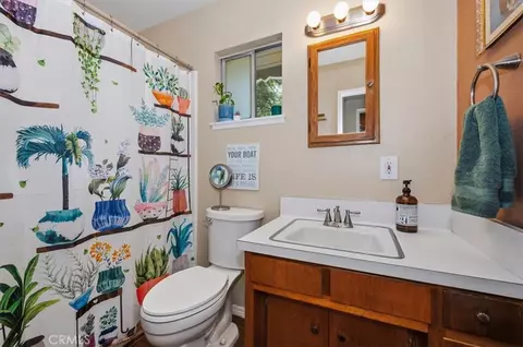 Bath - 1069 Jungfrau Dr, Crestline, CA 92325 photo 1 of 1
