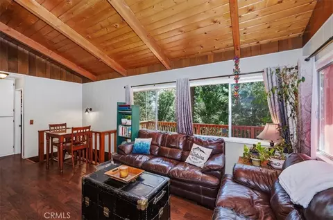 Living - 1069 Jungfrau Dr, Crestline, CA 92325 photo 2 of 4