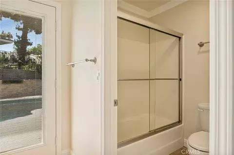 Bath - 940 Carob, Redlands, CA 92373 photo 4 of 4