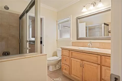 Bath - 940 Carob, Redlands, CA 92373 photo 2 of 4