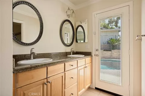 Bath - 940 Carob, Redlands, CA 92373 photo 3 of 4