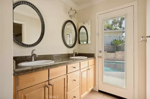 Bath - 940 Carob, Redlands, CA 92373 photo 3 of 4
