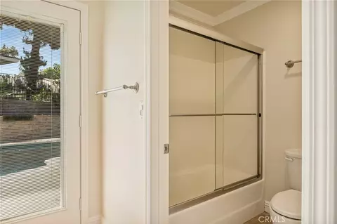 Bath - 940 Carob, Redlands, CA 92373 photo 4 of 4