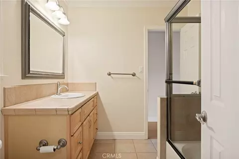 Bath - 940 Carob, Redlands, CA 92373 photo 1 of 4