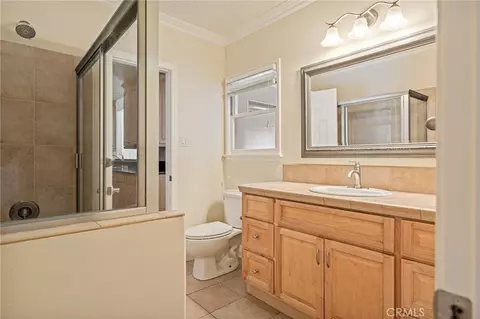 Bath - 940 Carob, Redlands, CA 92373 photo 2 of 4