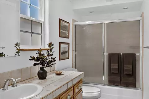 Bath - 335 Oak, Lake Arrowhead, CA 92352 photo 1 of 2