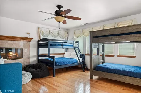 Bedroom - 27516 W W Shr, Lake Arrowhead, CA 92352 photo 1 of 2