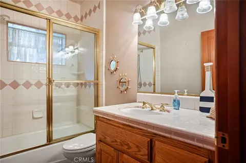 Bath - 27516 W W Shr, Lake Arrowhead, CA 92352 photo 1 of 2