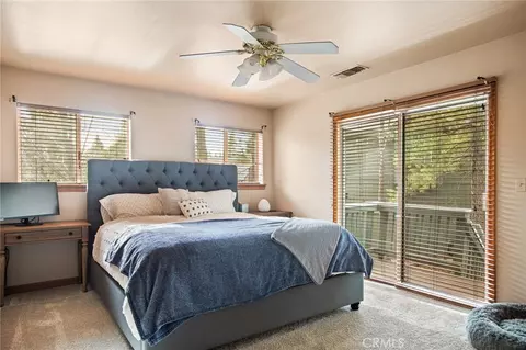 Bedroom - 27516 W W Shr, Lake Arrowhead, CA 92352 photo 2 of 2