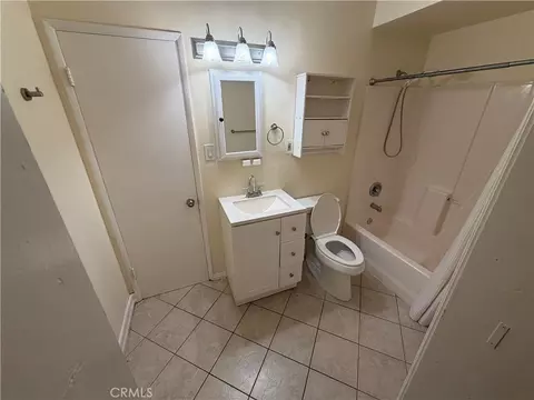Bath - 3000 Carl, Riverside, CA 92507 photo 3 of 3