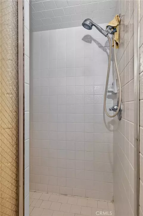 Bath - 34119 Avenue I, Yucaipa, CA 92399 photo 4 of 9