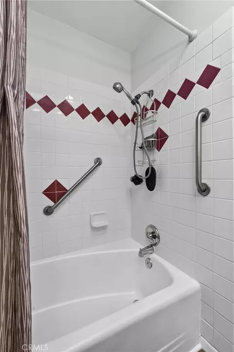Bath - 34119 Avenue I, Yucaipa, CA 92399 photo 2 of 9