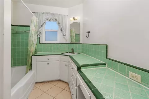Bath - 417 E Cornell, Rialto, CA 92376 photo 2 of 4
