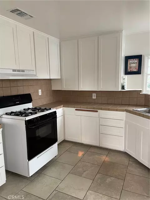 Kitchen - 35025 Yucaipa Blvd, Yucaipa, CA 92399 photo 2 of 3