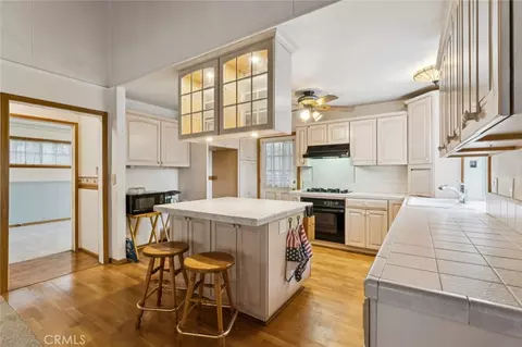 Kitchen - 24899 Basel, Crestline, CA 92325 photo 4 of 4